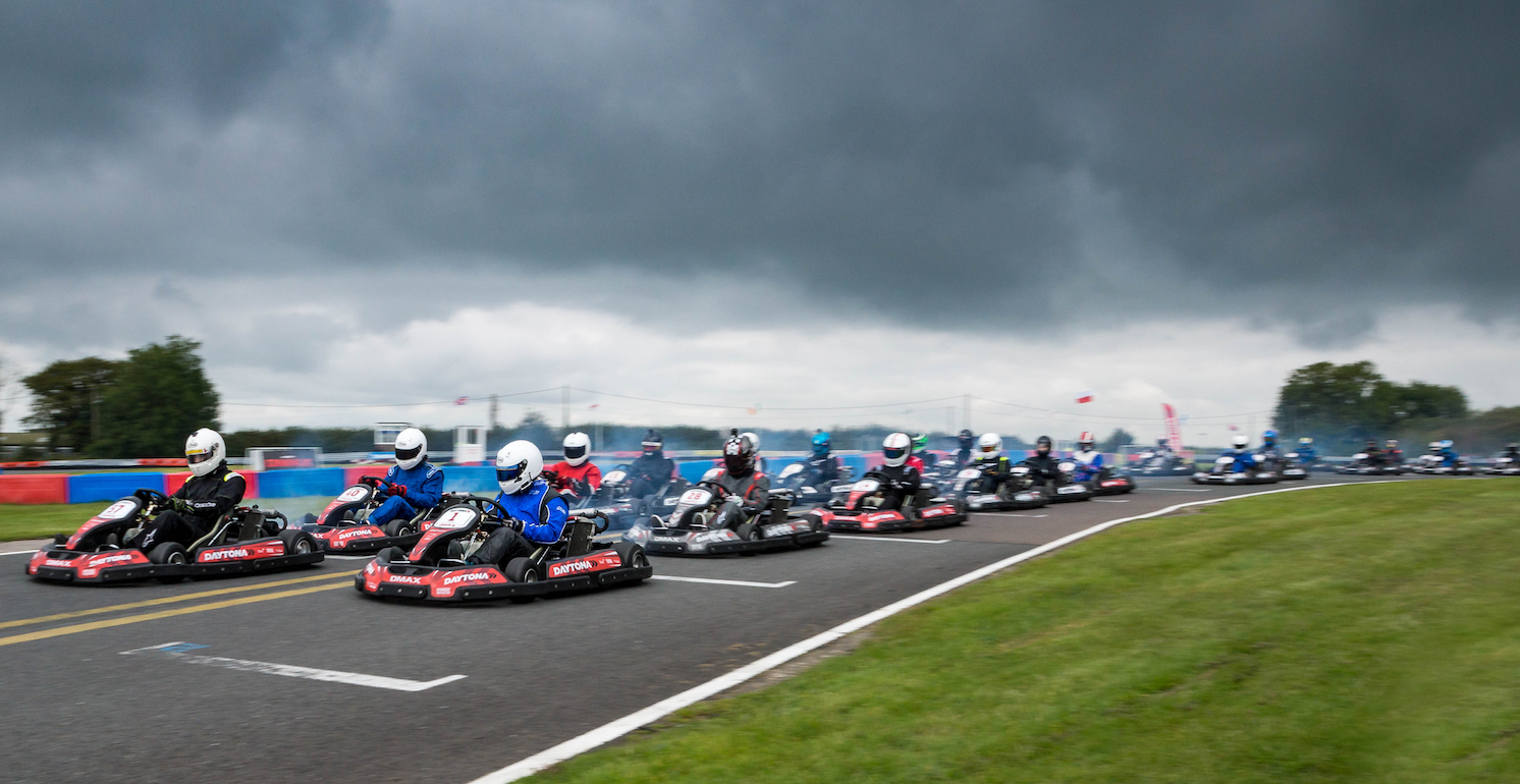 SUPER CLOSE RACING FOR 112 DRIVERS AT R8